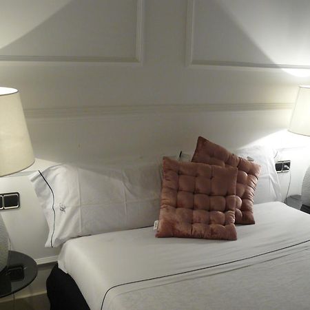 Apartamentos Manzana Мадрид Номер фото